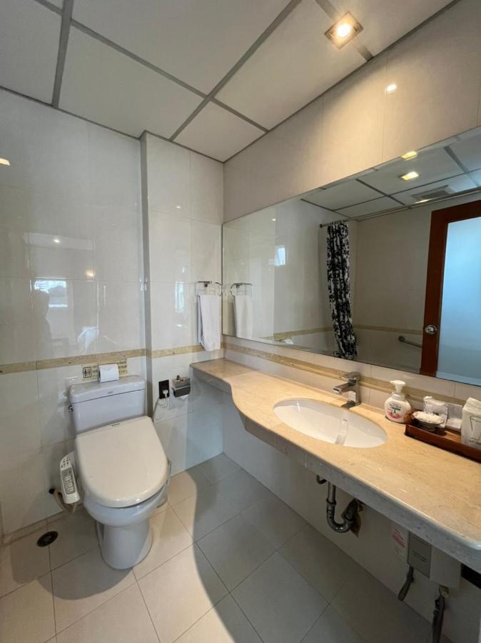 Jhouse Thonglor Hotel Банкок Екстериор снимка