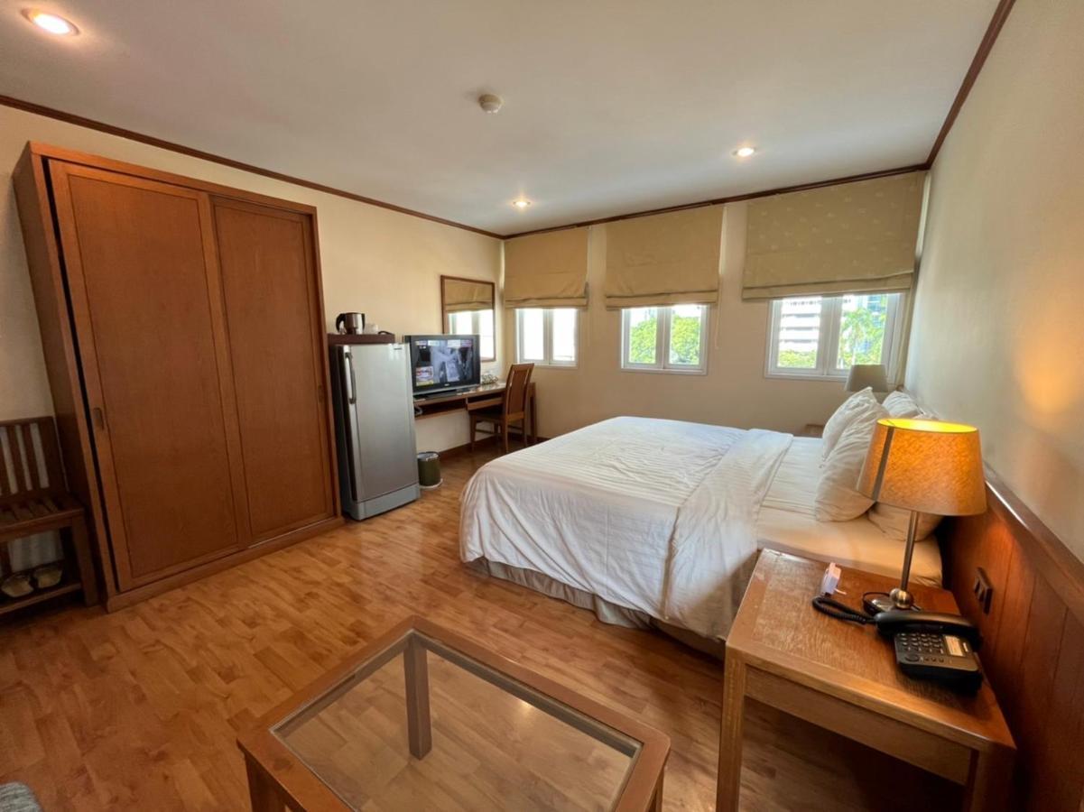 Jhouse Thonglor Hotel Банкок Екстериор снимка