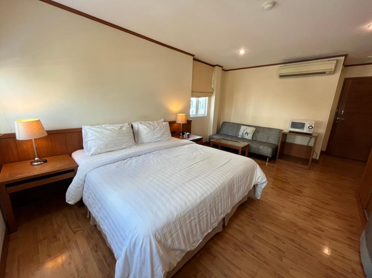 Jhouse Thonglor Hotel Банкок Екстериор снимка