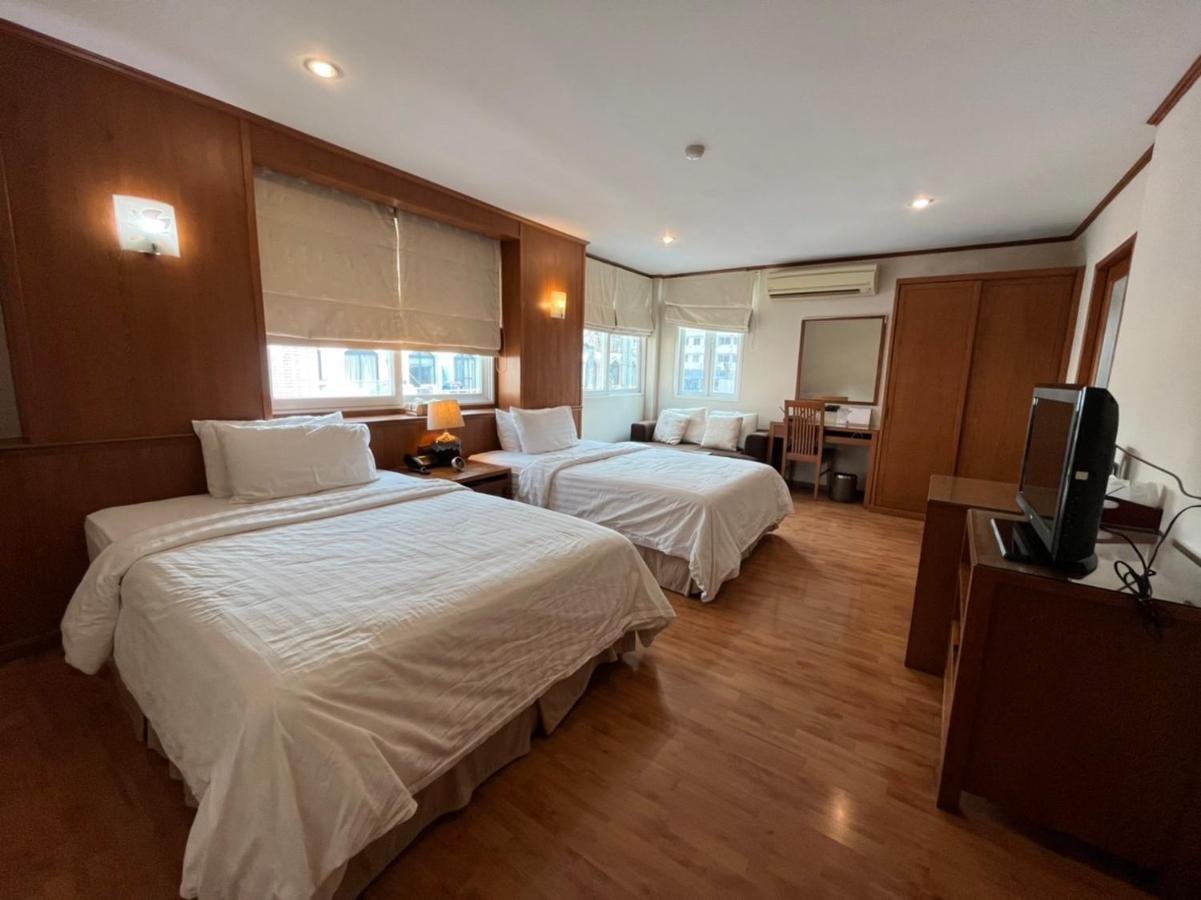 Jhouse Thonglor Hotel Банкок Екстериор снимка