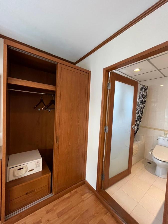 Jhouse Thonglor Hotel Банкок Екстериор снимка