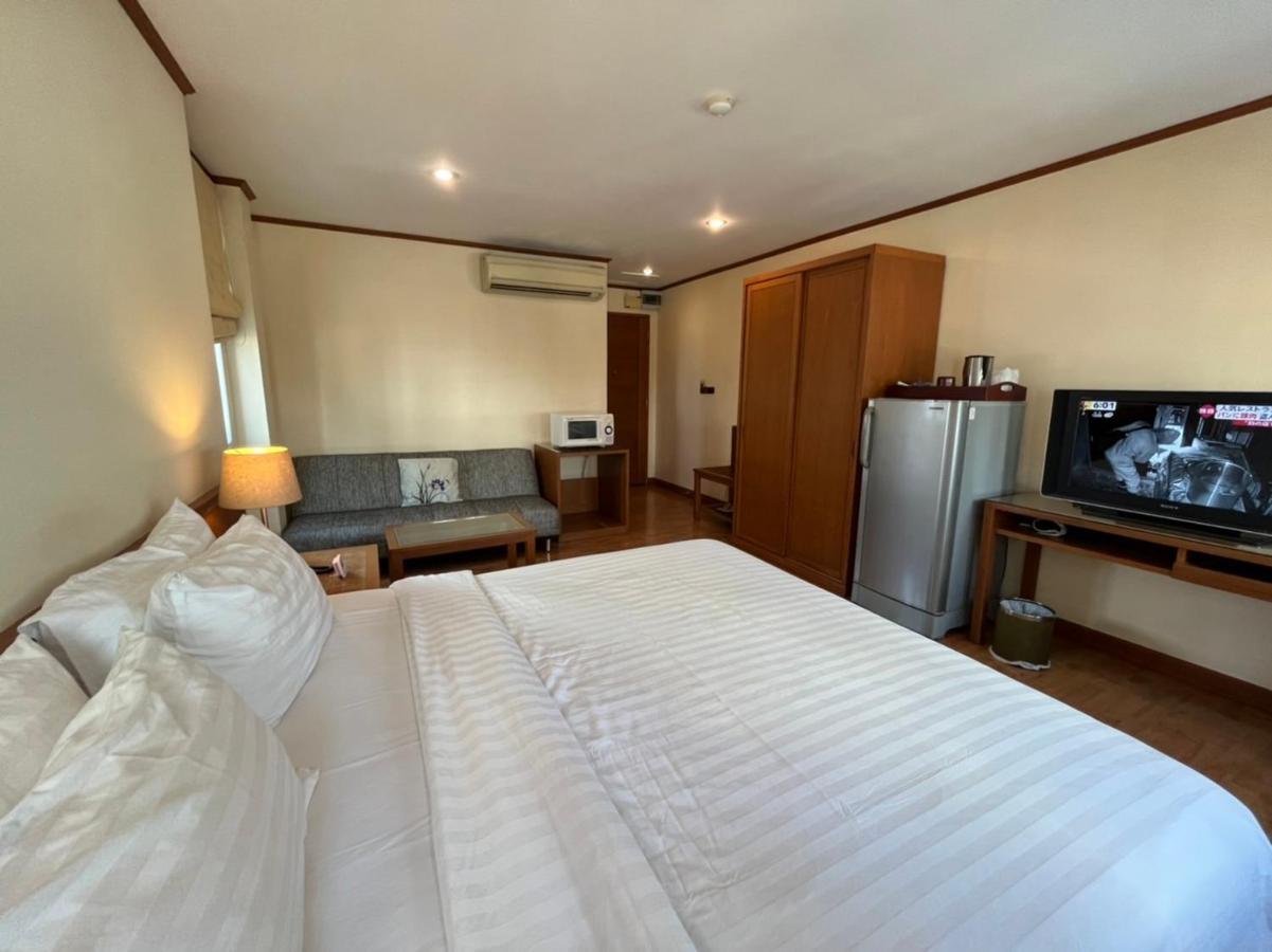 Jhouse Thonglor Hotel Банкок Екстериор снимка