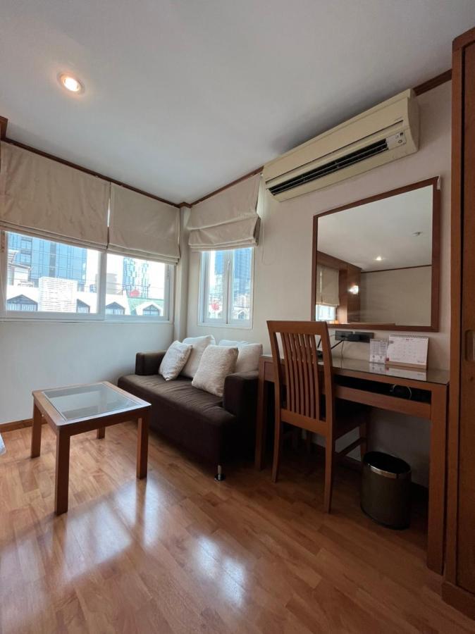 Jhouse Thonglor Hotel Банкок Екстериор снимка