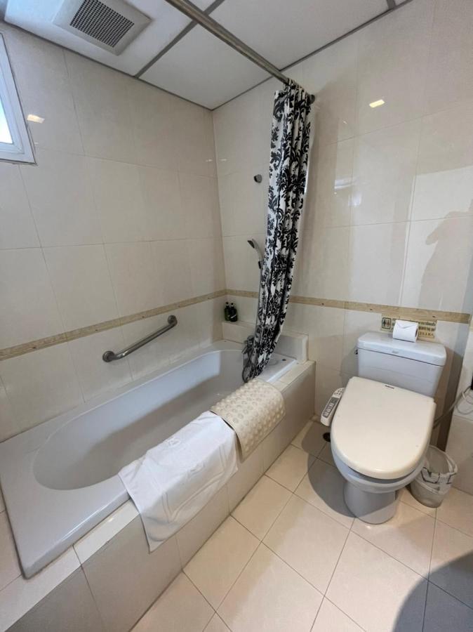 Jhouse Thonglor Hotel Банкок Екстериор снимка