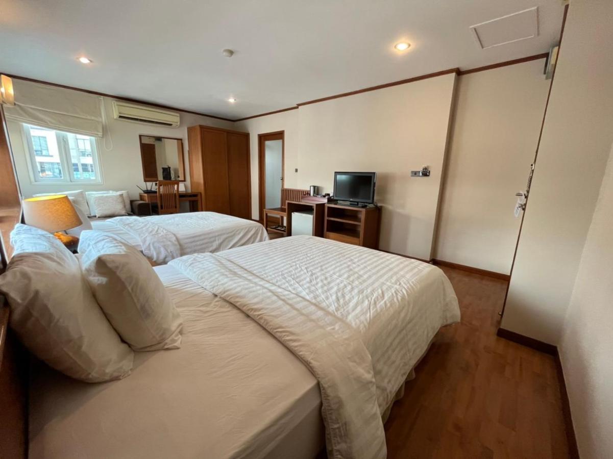 Jhouse Thonglor Hotel Банкок Екстериор снимка